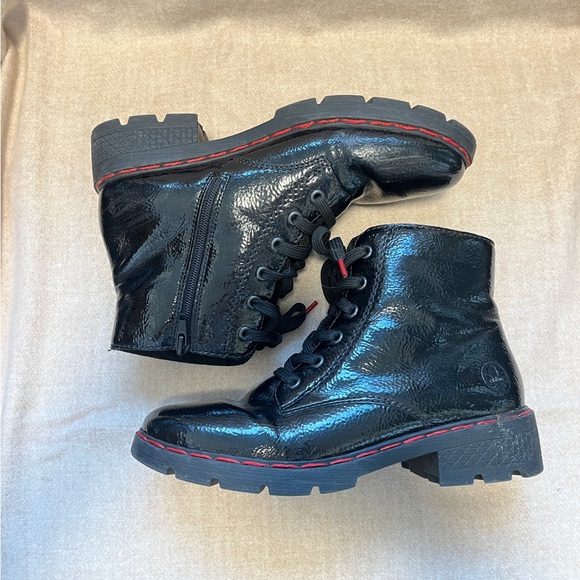 Rieker size 8 (39). Black patent leather there boot with red thread. - Picture 3 of 9